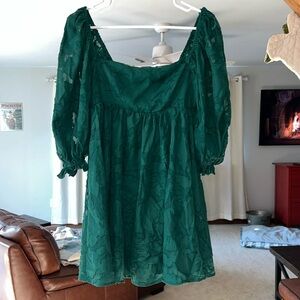 NWT Vestique Emerald Green Floral Embossed Dress Size Medium